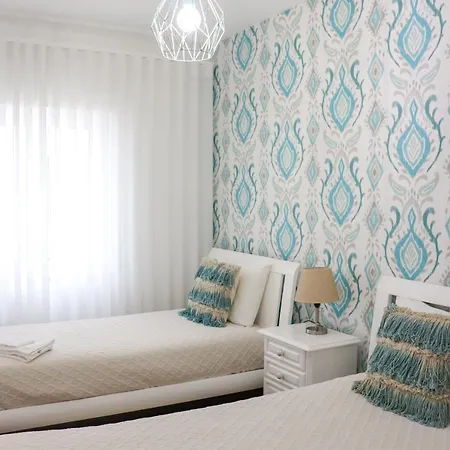 Flipflops Ocean View * ナザレ